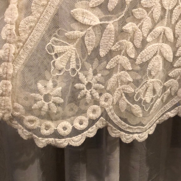 Xhilaration Sleeveless Lace Top - Picture 7 of 7